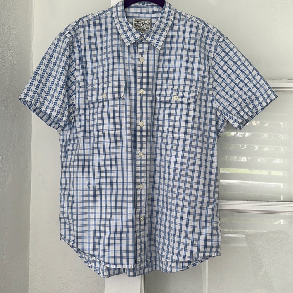 Lucky Brand mens short sleeve button down shirt . Large